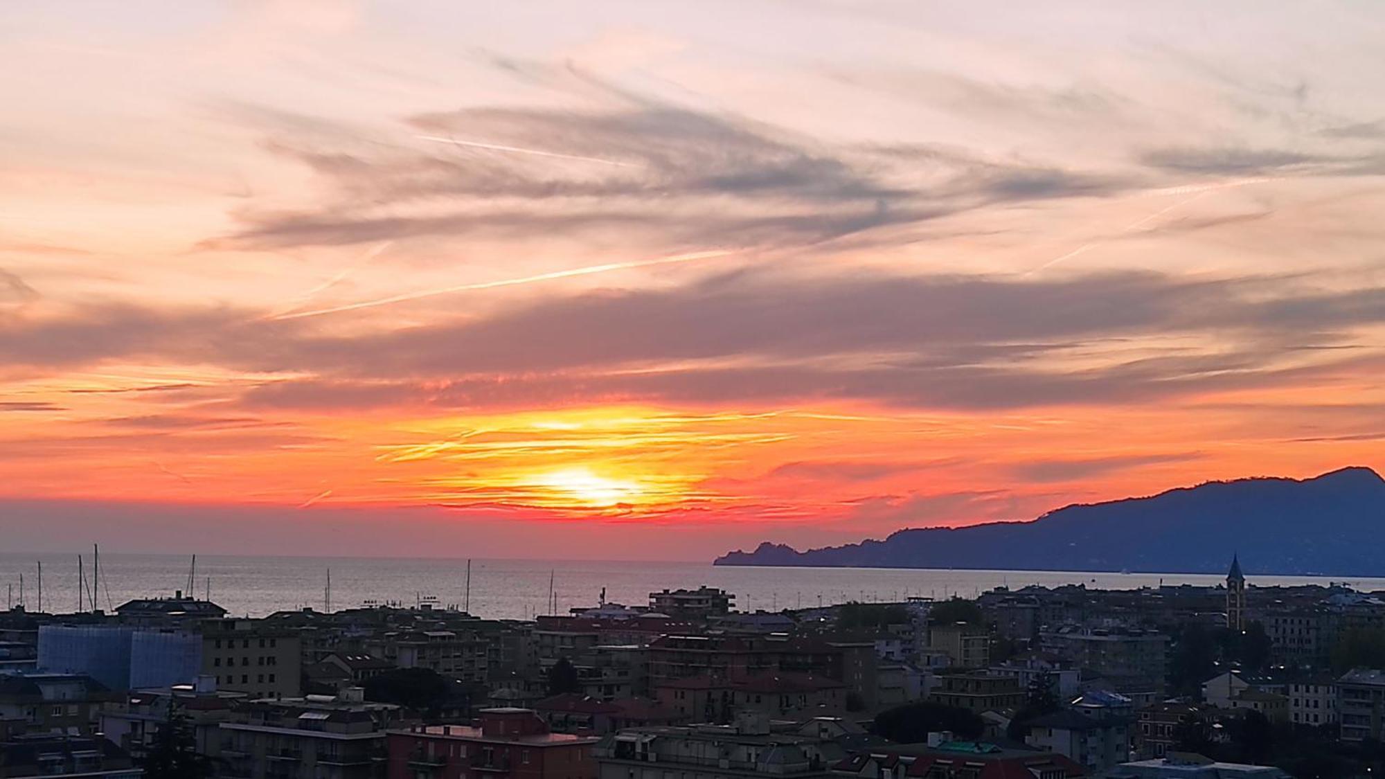 Apartmán Super Vista Al Grattacielo Di Lavagna Exteriér fotografie